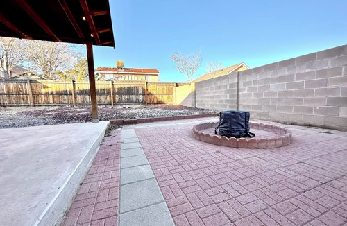 Westgate Heights House | 3-bedroom house in tranquil Albuquerque with cozy vibes and fire pit.