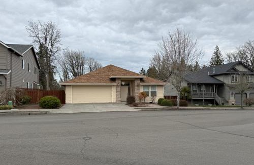Gresham House | 3 Bedroom House Suburban Retreat