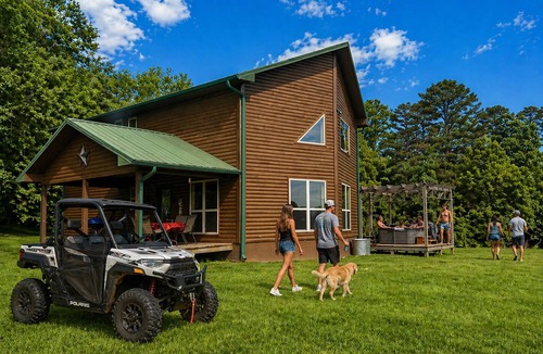 Hatfield Cabin | 3 Bedroom located on 450 acres w/hot tub, private UTV Trails
