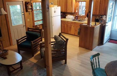 Northport Cottage | 3 BR Lake BR - Pitcher Lake