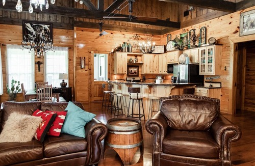 New Braunfels Cabin | 3 Chicks Ranch, 2 Cabins, Pool, Hot Tub & Hill Country