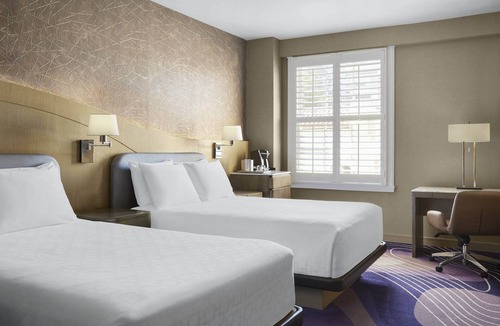 Pasadena Hotel | 3 Family-friendly Units! Close to Arlington Garden in Pasadena! Parking, Pool!