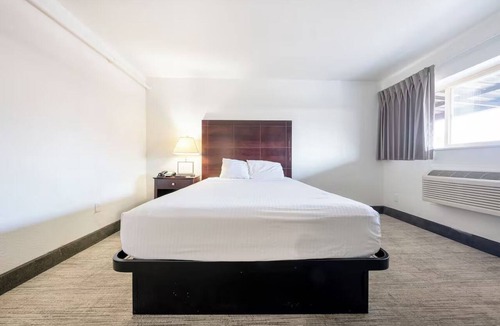 Hollywood District Hotel | 3 Functional Studios with Essentials Near Restaurants & Parks