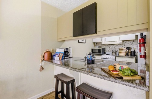 Wailua Condo | 3 min Walk to Beach ! A/C ! Garden Unit ! Renovated ! 3 Pools