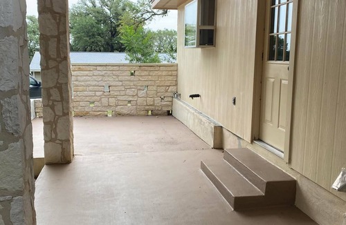 Canyon Lake House | 3 minutes to the lake! Half acre retreat close to river!
