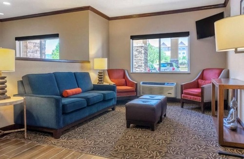 Albuquerque Hotel | 3 Rooms, Conveniently Located for Discovering Historic Sites w/Free Breakfast