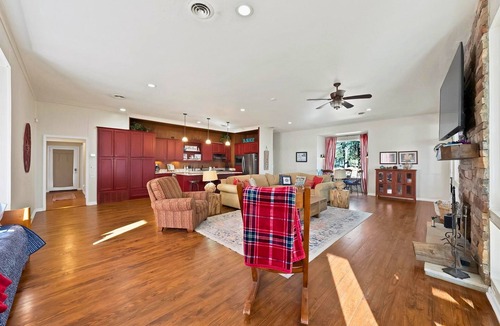 Quinlan House | 3BD Lakefront Escape | Private Dock | Games