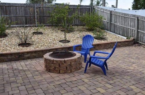 Sunridge Woods House | 3bed/2bath pool home, sleeps 8 guests, great location, private/sunny aspect.