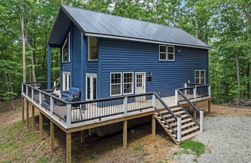 Zoe Cabin | 3BR 2BA w/King Bed/Hot Tub in Heart of RRG