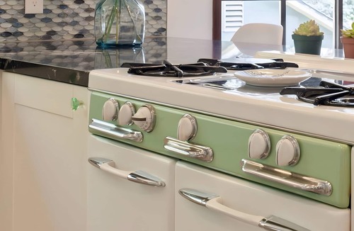 Fullerton House | 3BR Retreat, Sleeps 7: Disney's Quiet Neighborhood