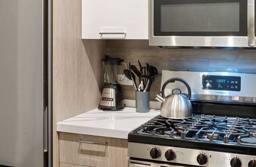 Near South Side House | 3BR · Steps from McCormick · Balcony & Gym