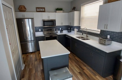 Calabay Parc House | 4 Bed 3 Bath/2 Master Suites/86" TV /Hot Tub/Pool/In Calabay Parc