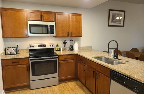 Albuquerque House | 4 bed/4 bath Home for Families, Teams, Coworkers - Pool, Spa, Hot Tub, Offices