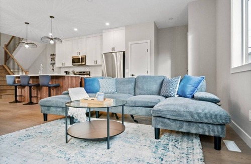 Montgomery House | 4 Bed | GameRoom | PrivateGarage | Min to Hospital
