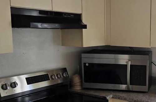 University House | 4-bedroom townhome close to USF, downtown,Buschgarden and adventure island