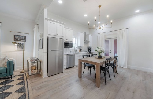 Tampa Heights House | 4 blocks to Riverwalk & Armature Works with 2 King Bedrooms plus Dreamy Porch