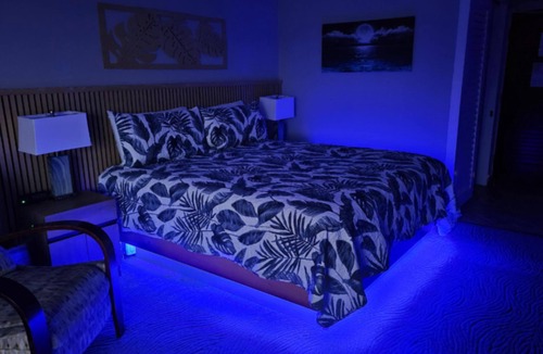 Hanamaulu Resort | 4 Star Beach Front Hotel Resort, Lanai Ocean View, one minute walk to the beach