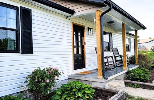 Rogers House | 4bd- Cozy Home Central to Climbing/Hiking/Dining with Fiber and Laundry