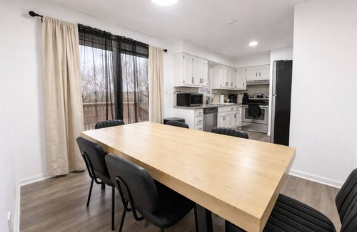 New Century House | 4BR Beautiful Gardner Getaway Game Room Central Location Sleeps 10
