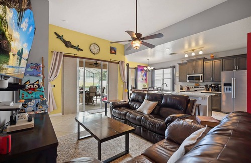 Calabay Parc Villa | 4BR Villa Private Pool and Game Room near Disney
