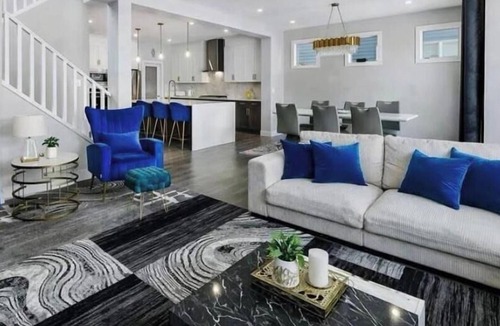 Evanston House | 5 bedroom 3 full bathroom