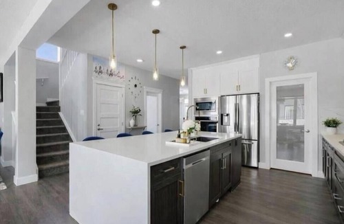 Evanston House | 5 bedroom 3 full bathroom