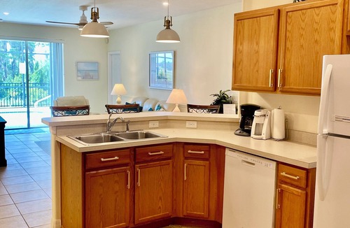 Sunset Ridge House | 5 Bedroom 4 Bath Private Villa with Own Pool/Spa near Disney & Nature Trails!