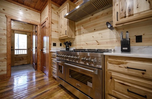 Hochatown Cabin | 5‑Bedroom Cabin Heated Pool Pickleball Sleeps 24 1 Mile to Hochatown