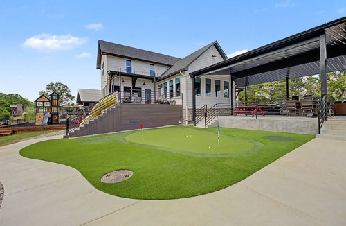 Glenwood House | 5 King Masters, Pool, Putting Green, Hot Tub, Playset, Gameroom, Kayaks, Wedding