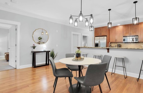 Old West Broad Neighborhood Cottage | 5 Units w/ Free Parking Walkable Historic District The Juliette by Avantstay