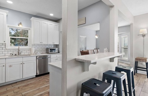 White's Gulfview House | 50 Steps to Quiet Gated Beach! Private Heated Pool-LOTS of Parking + 6 Bikes!