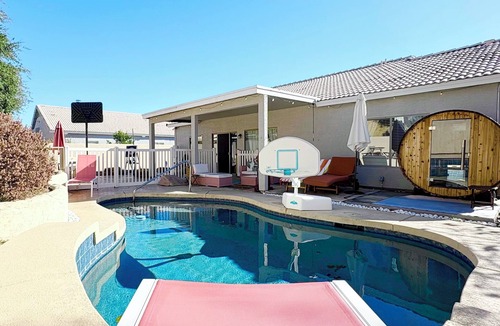 Peoria House | 5min Spring Training-Sauna, Pool, Dog Kid friendly, Fitness rm, Stacked kitchen
