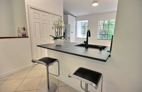 Rock Harbor House | 812 Mariners Club - 4 bedroom townhome with comfortable open living area