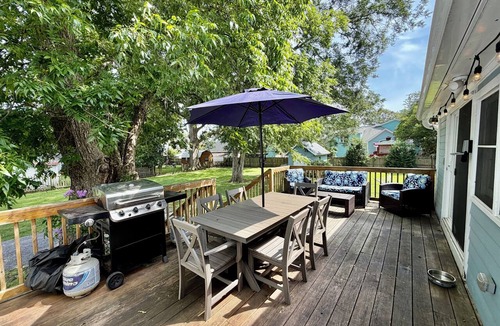 Washington Cottage | A Beautifully Kept Historic Retreat, Walking Distance to Downtown