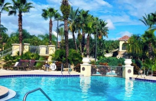 Davenport House | A beautifully themed flip flop suite