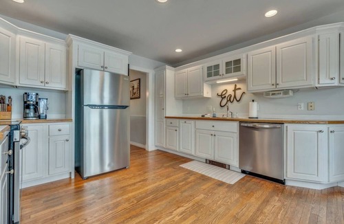 Monmouth House | A charming 5-bedroom lake house with AC in Monmouth on Cobbossee Lake.