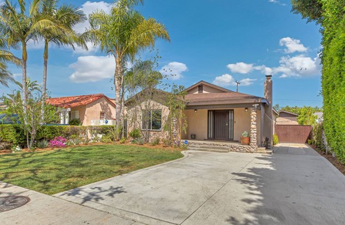 Lennox House | A Fabulous Home Walking Distance to SOFI&LAX for Experiencing LA - Inglewood, CA