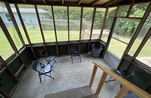 Texarkana Cottage | A Quiet Place - Hickory House - 4 Bedrooms