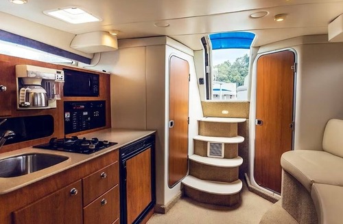 Marina Peninsula Boat Rental | A romantic night for couples in the yacht in Marina del Rey, Los Angeles