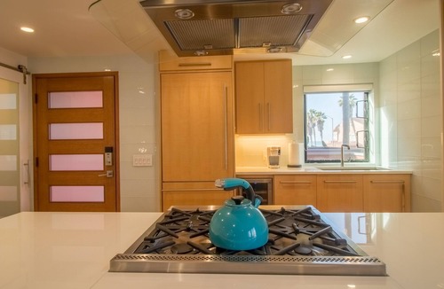 Imperial Beach House | A very modern place at the beach
