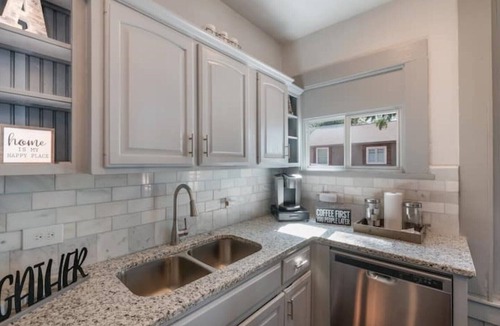 Government Hill House | AAV Home Unit A-New!Adorable 2BR Near Fort Sam/Pearl/DT