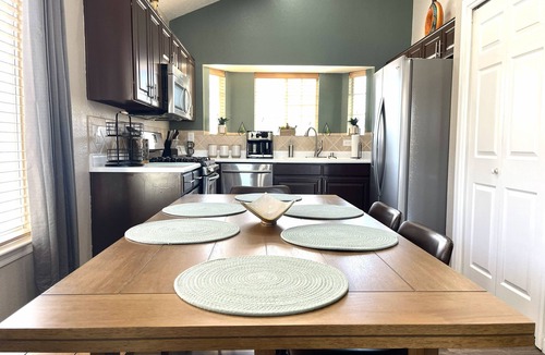 Alban Hills House | ABQ Home Overlooking Mountain- Near Sandia Tramway + Balloon Fiesta