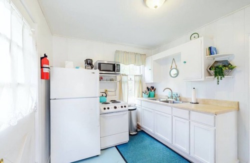 Pemaquid Beach Cottage | Across the road from Pemaquid Beach — 2-bedroom seasonal family cottage