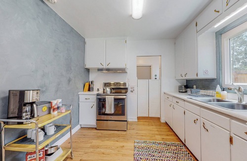 Highland Business House | Adobe Home, 2bd/1ba, Garage, Dog