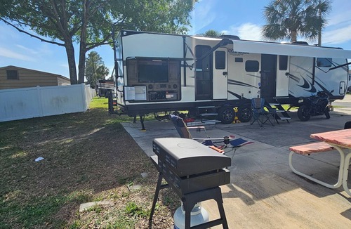 Lutz House | Adorable 2-bedroom camper the heart of Lutz