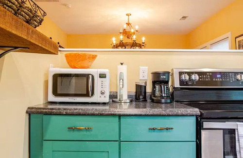 Westover Hills West House | Adorable Cottage + Convenient & Quiet + Excellent Location