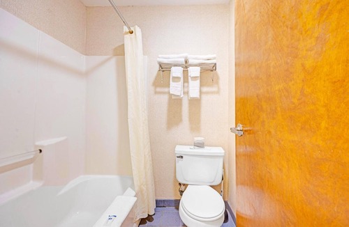 Stevenson Hotel | Affordable Room w/Free Parking | Ideal for Cascade Trail Adventures