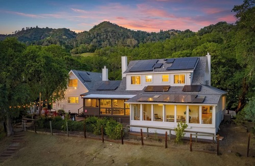Cloverdale House | Alexander Valley | Hot Tub, Pool & Pickleball