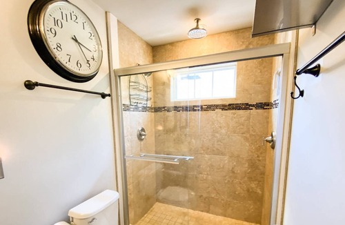 Eastport House | All newly renovated Eastport Retreat - private back patio with parking