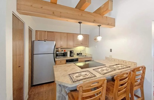 Angel Fire Condo | Angel Fire Chalet park and walk